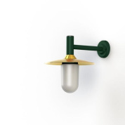 настенное бра с купольным плафоном и зелёным держателем