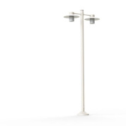 двухрожковый фонарный уличный светильник с прозрачными плафонами и белой стойкой