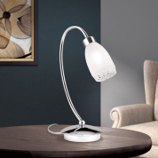 настольная лампа с металлическим корпусом и отражающим абажуром