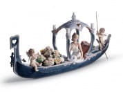 GONDOLA OF LOVE GODDESS Фарфоровый декоративный предмет Lladro 1001870