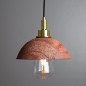 подвесной керамический светильник с купольным плафоном красного оттенка