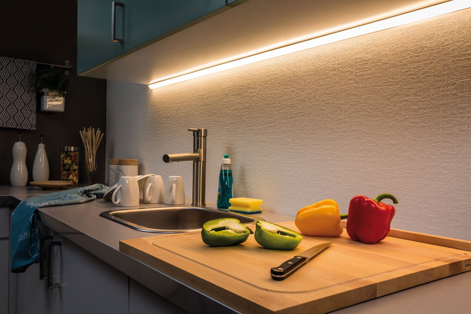 светодиодная подсветка в коробе для кухни