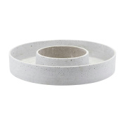 круглый подсвечник с несколькими углублениями для свечей из белого камня