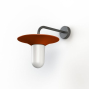 настенное бра с куполообразным отражателем оранжевого цвета