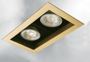 встраиваемый потолочный светильник с двумя направленными источниками света в прямоугольном корпусе
