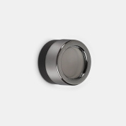 настенное бра с круглым стеклянным плафоном и металлическим корпусом