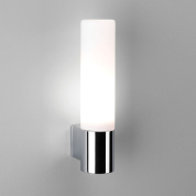 настенный светильник с вертикальным матовым плафоном и полированным хромом