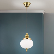 подвесной потолочный светильник с небольшим матовым стеклянным плафоном в латунном оформлении