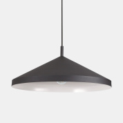 подвесной светильник с металлическим конусным плафоном черного цвета