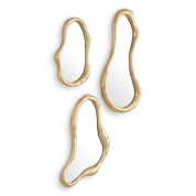 зеркало с рамой в виде золотых органических линий