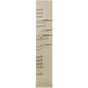 высокий настенный стеллаж с декоративными выступами