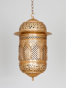 восточный подвесной фонарь из латуни с перфорацией и куполообразной крышкой