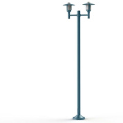 уличный фонарный столб голубого цвета с тремя плафонами