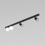 потолочный светильник на линейной планке с двумя прожекторами и двумя шарообразными плафонами