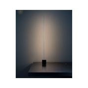 настольная лампа с вертикальной светящейся трубкой на квадратном основании