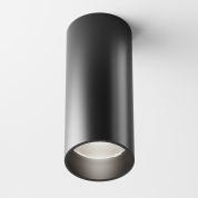 потолочный светильник черного цвета с матовым корпусом