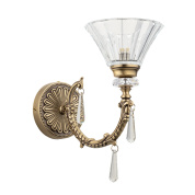 настенное бра с чашеобразным стеклянным плафоном и декоративными подвесами