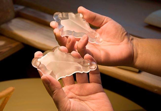 Crystals-and-hands_production