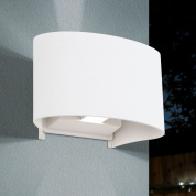 настенный светильник с полукруглым матовым корпусом и нижней щелевой подсветкой