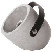 настольная лампа из бетона с декоративной ручкой