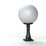 садовый светильник тёмно-зелёного оттенка с шарообразным плафоном