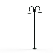 двухрожковый уличный фонарь с дугообразными кронштейнами на тёмной стойке