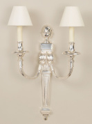 двухрожковый настенный светильник из прозрачного стекла с декоративными элементами