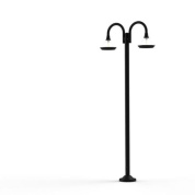 двухрожковый уличный фонарь с изогнутыми кронштейнами на тёмной стойке