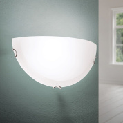 настенное бра с полукруглым матовым стеклянным плафоном in chrom