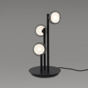настольная лампа с тремя шарообразными плафонами на вертикальной стойке