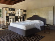 FLORES Мягкая двуспальная кровать со съемным чехлом Casamania & Horm