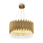 подвесная люстра с вертикальными цилиндрическими элементами в латунном цвете