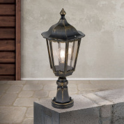 уличный парковый фонарь на опоре с прозрачным защитным колпаком