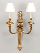 двухрожковое настенное бра из латуни в классическом стиле с конусными абажурами