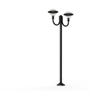 уличный фонарь с двумя рожками и матовыми плафонами на тёмной опоре