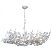 подвесная люстра с множеством металлических деталей