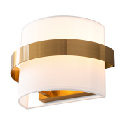 настенный светильник с двойным абажуром и декоративной латунной полосой