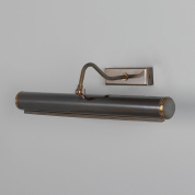 одноламповое настенное бра для картин с удлинённым латунным цилиндрическим абажуром