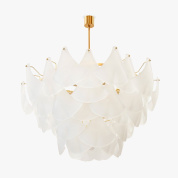 люстра с декоративными стеклянными элементами в виде листьев