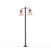 уличный фонарный столб с двумя плафонами в каркасе медного оттенка