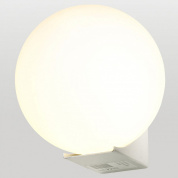 накладной настенный светильник с матовым сферическим плафоном