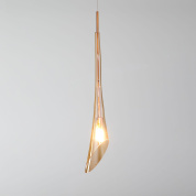 подвесной акцентный светильник с вытянутым стеклянным плафоном янтарного цвета