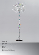 торшер с высоким плафоном и металлическим основанием