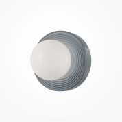 — настенный светильник с серым корпусом и белым шарообразным плафоном