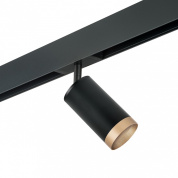 потолочный светильник на штанге черного цвета с золотистым отражателем для однофазного шинопровода