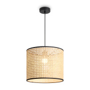 подвесной светильник с плетеным абажуром из ротанга в черном обрамлении