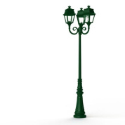 уличный фонарный столб с тремя плафонами и изумрудным корпусом