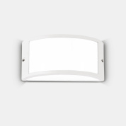 настенный светильник белого цвета с изогнутым корпусом и фронтальным направлением света