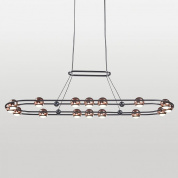 подвесная люстра с кольцевым металлическим каркасом и шарообразными элементами декора