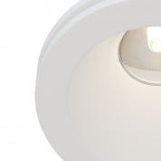 Встраиваемый светильник Gyps modern Maytoni белый DL002-1-01-W